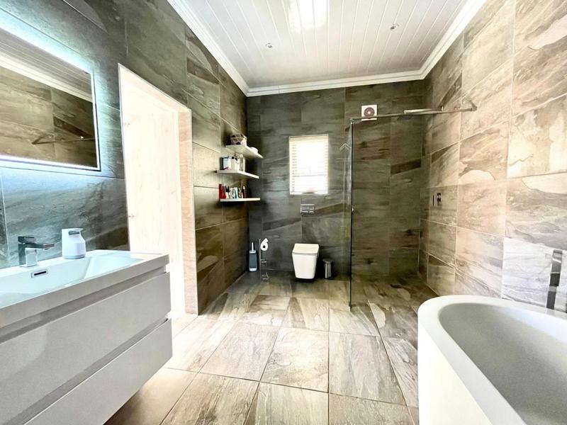 10 Bedroom Property for Sale in Chatsworth Western Cape
